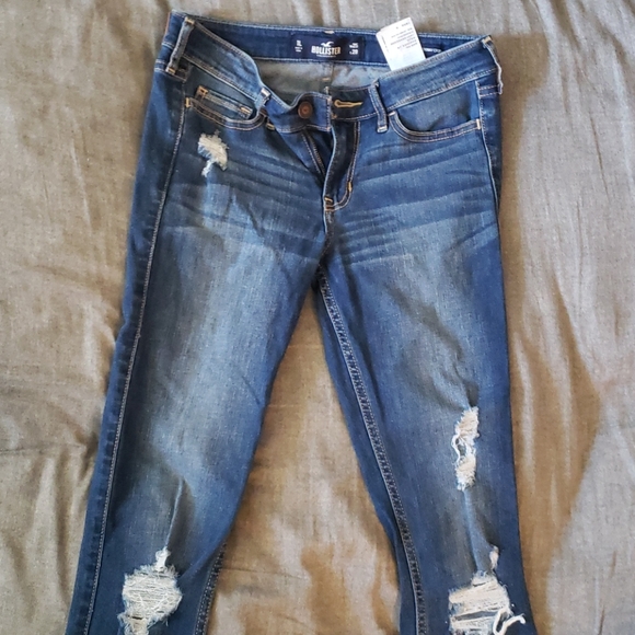 🌸 2for $40🌸 Ripped Hollister jeans - Picture 2 of 4
